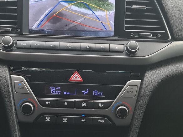 2018 Hyundai Elantra VI (AD), серебристый, 1075000 рублей - вид 12