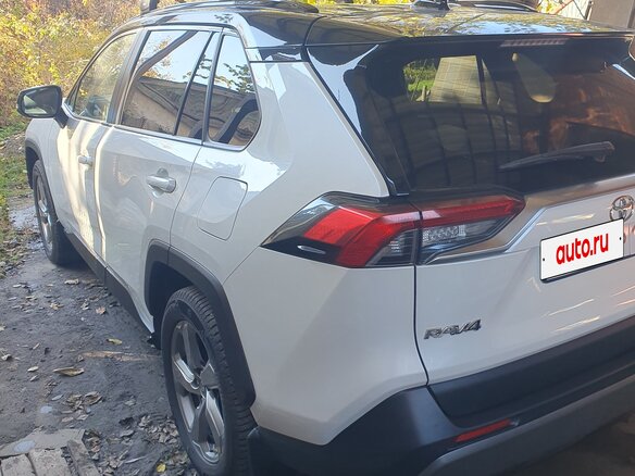 2021 Toyota RAV4 V (XA50), белый, 3350000 рублей - вид 3