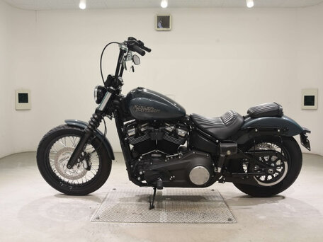 2020 Harley-Davidson Street Bob, чёрный, 1100000 рублей, вид 2
