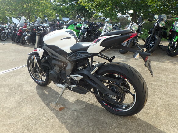2021 Triumph Street Triple, белый, 820000 рублей - вид 8