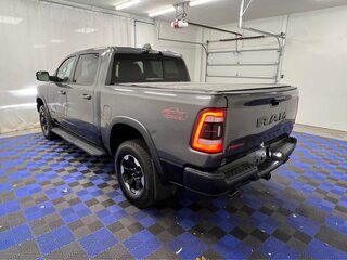 2022 Ram 1500 Crew Cab V, чёрный, 8020689 рублей, вид 3