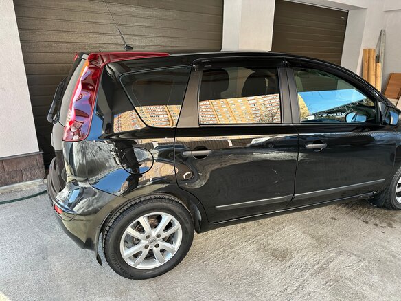 2013 Nissan Note I Рестайлинг, чёрный, 740000 рублей - вид 3