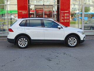 2020 Volkswagen Tiguan II Рестайлинг, белый, 1860000 рублей, вид 4