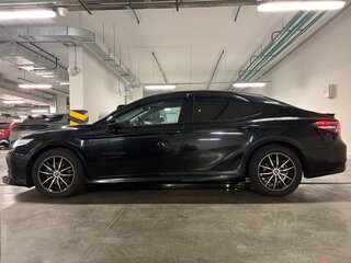 2020 Toyota Camry VIII (XV70), чёрный, 2500000 рублей, вид 3