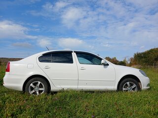 2013 Skoda Octavia II (A5) Рестайлинг, белый, 650000 рублей, вид 4
