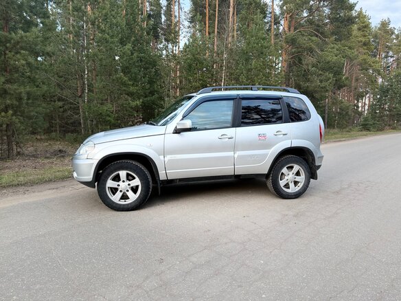 2013 Chevrolet Niva I Рестайлинг, серебристый, 560000 рублей - вид 13