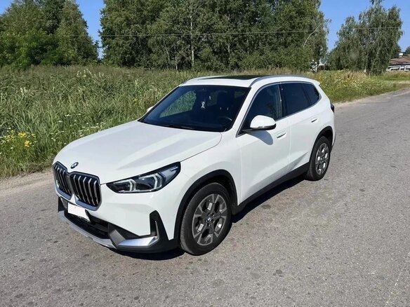 2022 BMW X1 18i sDrive III (U11/U12), белый - вид 1