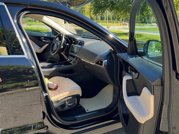 2019 Jaguar F-Pace I, чёрный, 3580000 рублей - вид 18