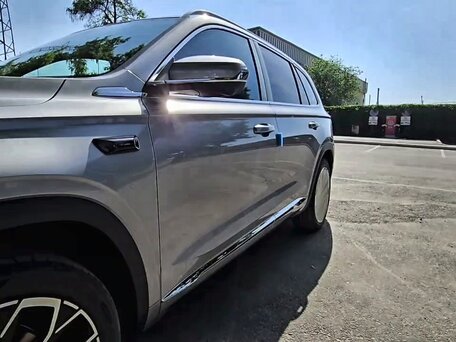 2026 Geely Monjaro (Xingyue L) I Рестайлинг 2 (China Market), серый, 4135000 рублей, вид 2