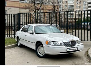 2000 Lincoln Town Car III, белый, 1350000 рублей, вид 2