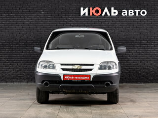 2018 Chevrolet Niva I Рестайлинг, белый, 675000 рублей, вид 2