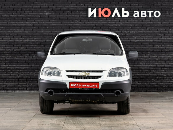 2018 Chevrolet Niva I Рестайлинг, белый, 675000 рублей - вид 2