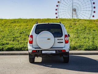 2013 Chevrolet Niva I Рестайлинг, белый, 490000 рублей, вид 4