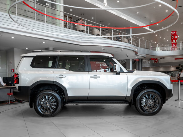 2025 Toyota Land Cruiser Prado 250 Series, белый - вид 2