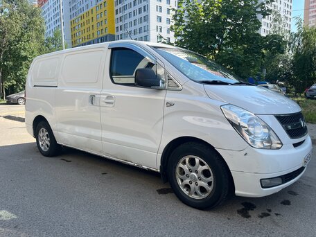 2012 Hyundai Grand Starex, белый, 900000 рублей, вид 2