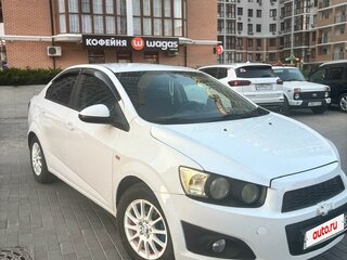 2013 Chevrolet Aveo II, белый, 600000 рублей, вид 2