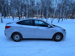 2016 Hyundai Solaris I Рестайлинг, серебристый, 1170000 рублей, вид 2