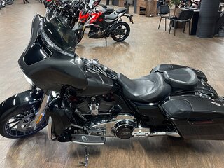 2019 Harley-Davidson CVO Street Glide, серый, 1990000 рублей, вид 5
