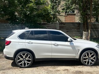 2015 BMW X5 25d III (F15), белый, 3400000 рублей, вид 2