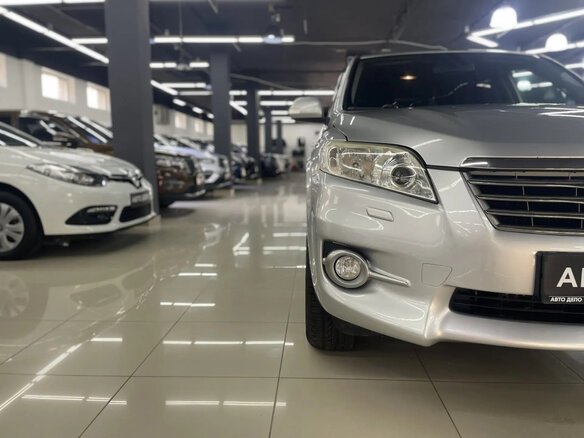 2010 Toyota RAV4 III (XA30), серебристый - вид 3