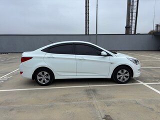 2015 Hyundai Solaris I Рестайлинг, белый, 850000 рублей, вид 5