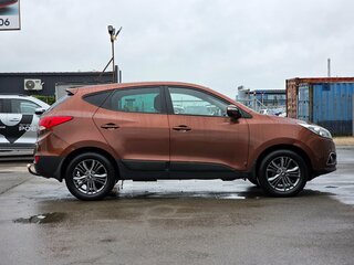 2014 Hyundai ix35 I Рестайлинг, коричневый, 920000 рублей, вид 4