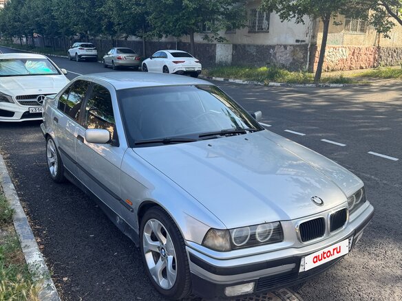 1997 BMW 3 серии 318i III (E36), белый, 410000 рублей