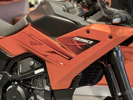2025 KTM 390 Adventure X, оранжевый, 720000 рублей, вид 3