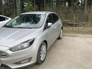 2016 Ford Focus III Рестайлинг, серебристый, 800000 рублей, вид 1