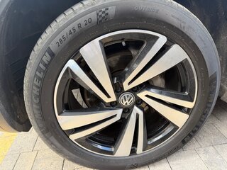 2019 Volkswagen Touareg III, чёрный, 4985000 рублей, вид 2