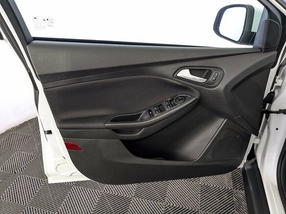 2018 Ford Focus III Рестайлинг, белый, 1250000 рублей - вид 18