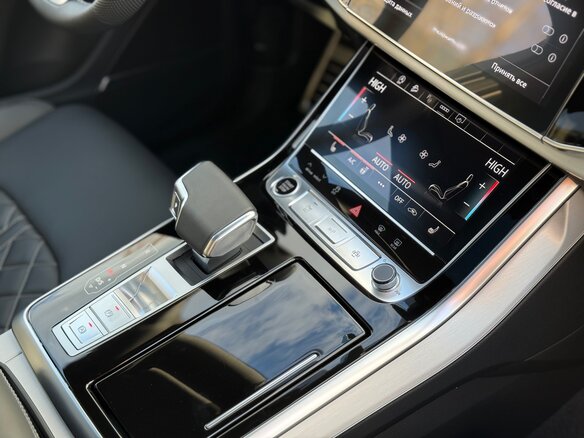 2026 Audi Q7 50 TDI II (4M) Рестайлинг 2, серый, 12790000 рублей - вид 11