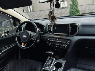 2018 Kia Sportage IV Рестайлинг, белый, 2500000 рублей, вид 2