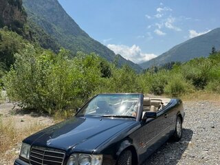 1994 Mercedes-Benz E-Класс 200 I (W124), синий, 4300000 рублей, вид 1