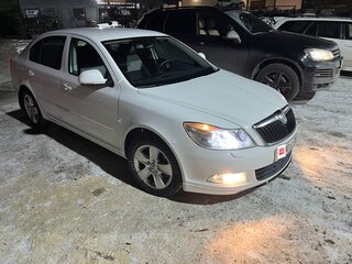 2010 Skoda Octavia Czech market II (A5) Рестайлинг, белый, 880000 рублей, вид 3
