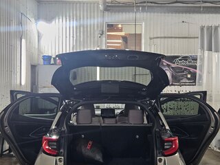 2020 Toyota Yaris IV, серый, 1599000 рублей, вид 4