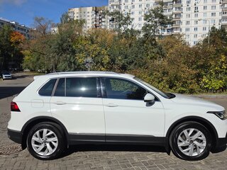 2021 Volkswagen Tiguan II Рестайлинг, белый, 3500000 рублей, вид 2