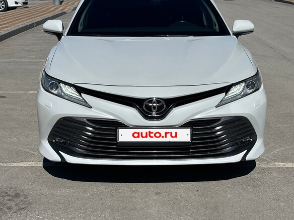 2019 Toyota Camry VIII (XV70), белый, 2940000 рублей