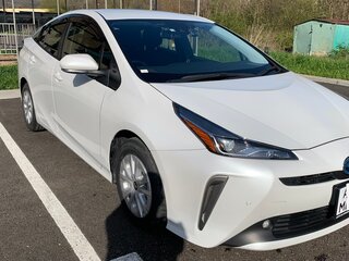 2022 Toyota Prius IV Рестайлинг (XW50), белый, 2200000 рублей, вид 3