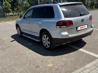 2007 Volkswagen Touareg I Рестайлинг, серебристый, 780000 рублей, вид 4