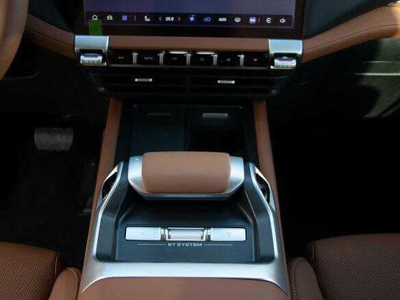 2025 Changan Deepal G318, серый - вид 13