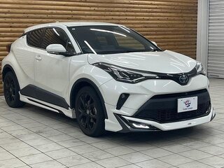 2021 Toyota C-HR I Рестайлинг, белый, 1695007 рублей, вид 3