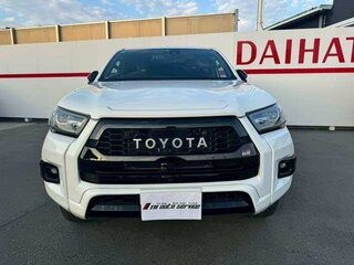 2023 Toyota Hilux VIII Рестайлинг 2, белый, 4350000 рублей, вид 3