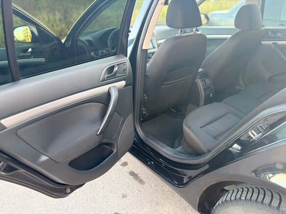 2010 Skoda Octavia II (A5) Рестайлинг, чёрный, 900000 рублей - вид 8
