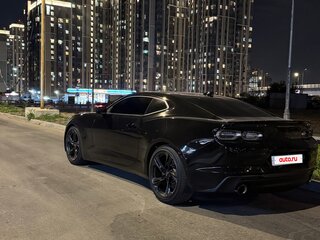 2022 Chevrolet Camaro 10-speed VI Рестайлинг, чёрный, 2800000 рублей, вид 4