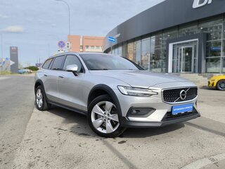 2019 Volvo V60 Cross Country II, серебристый, 2390000 рублей, вид 3
