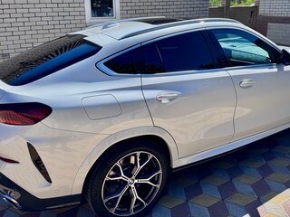 2021 BMW X6 40i III (G06), белый, 9390000 рублей, вид 3