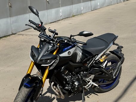 2019 Yamaha MT-09 (FZ-09), серебристый, 980000 рублей, вид 1