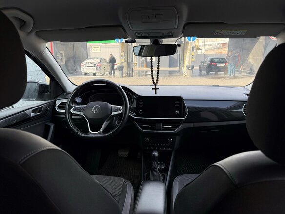 2022 Volkswagen Polo VI, чёрный, 1780000 рублей - вид 10