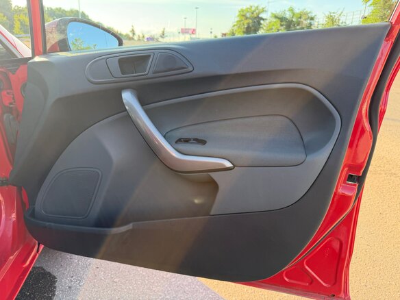 2009 Ford Fiesta Mk6, красный - вид 25